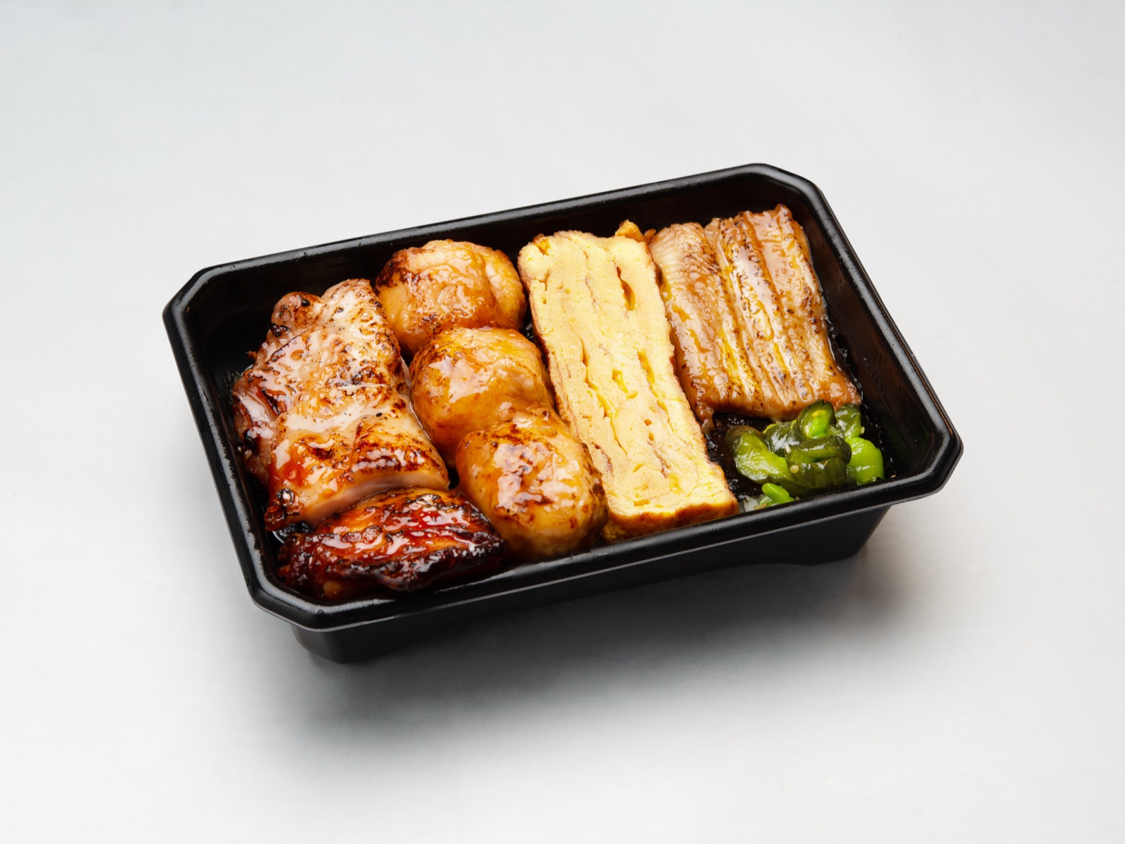 名物あいもり弁当(鶏の照り焼きと焼き魚の合い盛り)