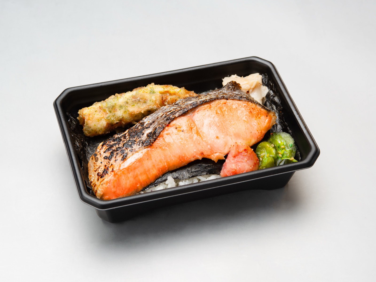 お江戸弁当の特大鮭弁当(銀鮭の海苔弁当)